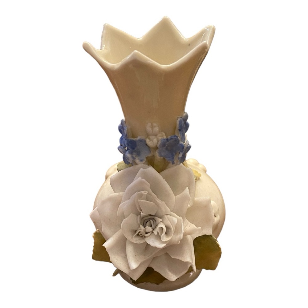 Beautiful antique Capodimonte bud vase 4” H x 2.5